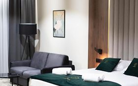 Restoria Hotel***